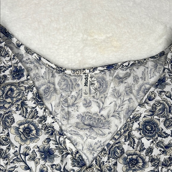 Mudd Floral Bell-Sleeve Romper Size L - Picture 5 of 8